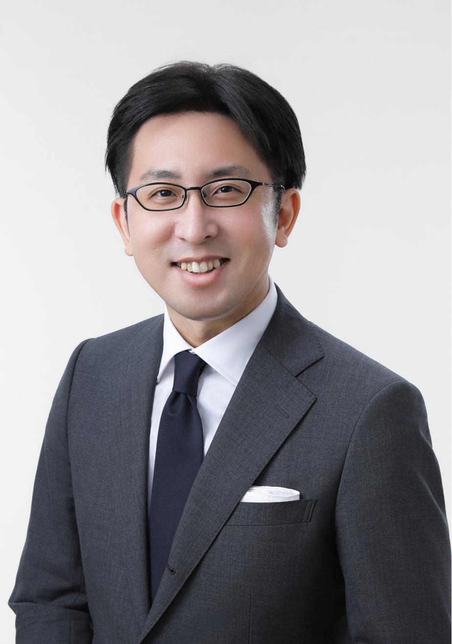 代表 高澤直人（グレースーツ）